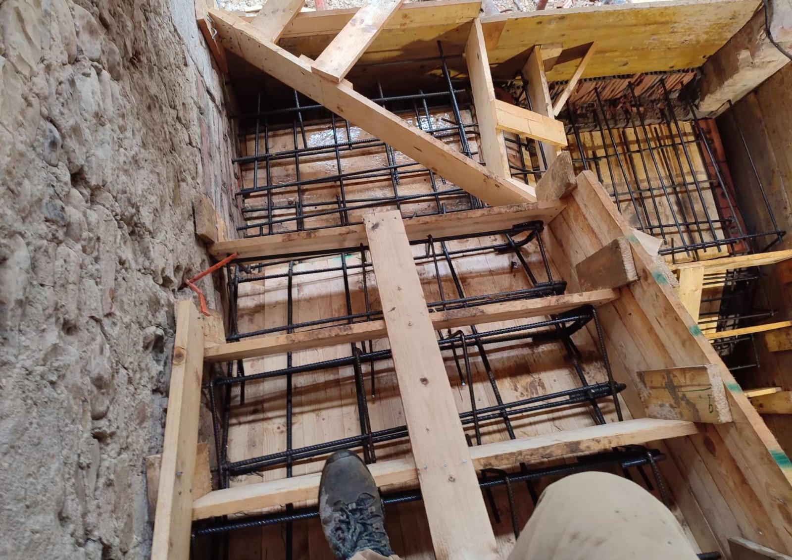 d2f6e1a0-f012-4e52-874d-547a288085c1-18