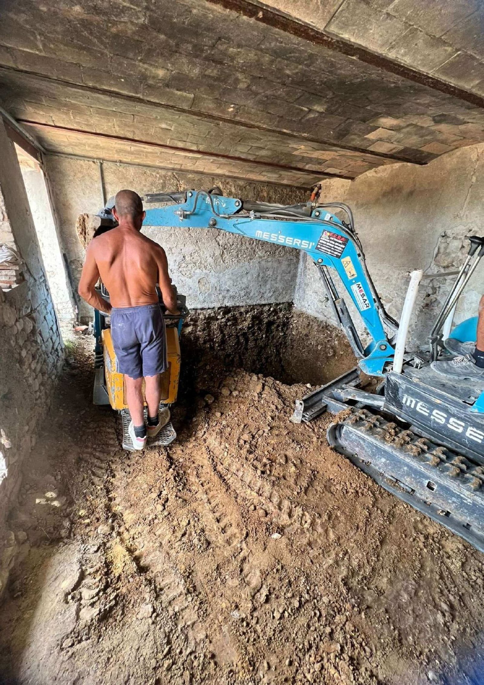 d2f6e1a0-f012-4e52-874d-547a288085c1-4